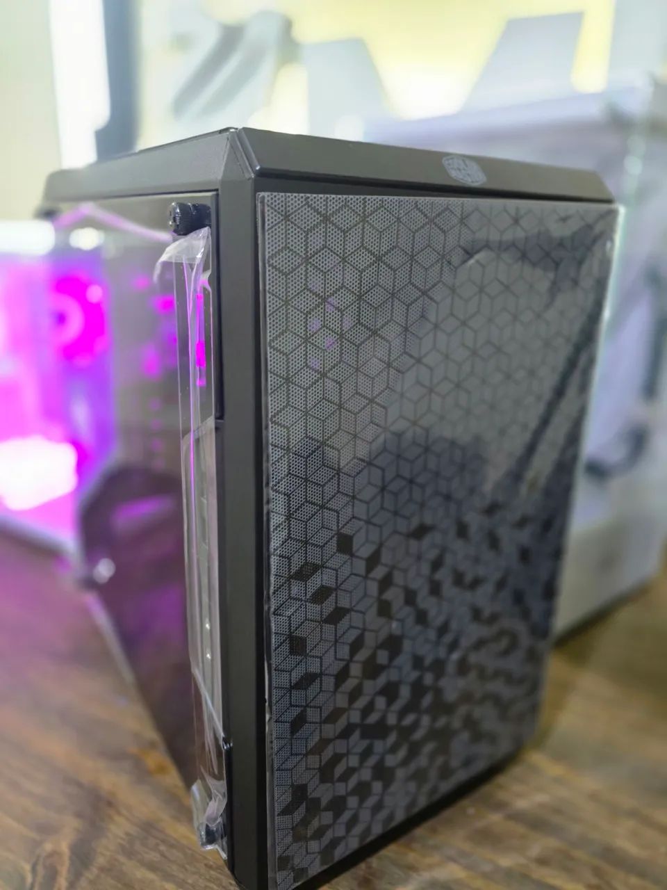 Gabinete gamer Cooler Master  - Foto 2