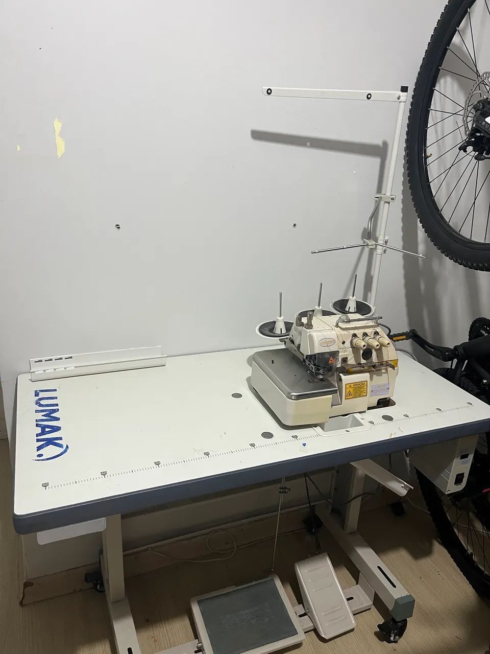 Máquina de costura overloque 