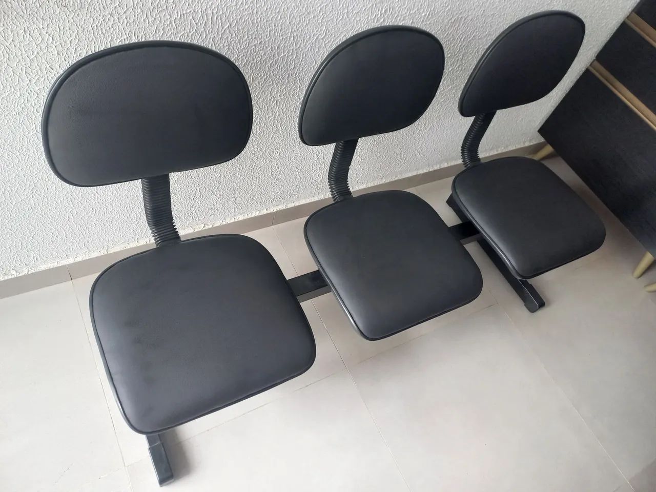 Cadeiras longarina 03 lugares! Marca Giroflex (LEIA A DESCRIÇÃO) - Foto 4