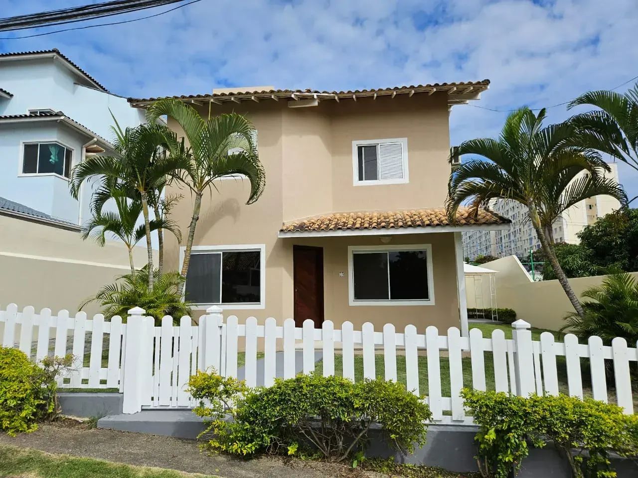 Casa em condomínio com 03 quartos  e piscina e churrasqueira - Foto 4