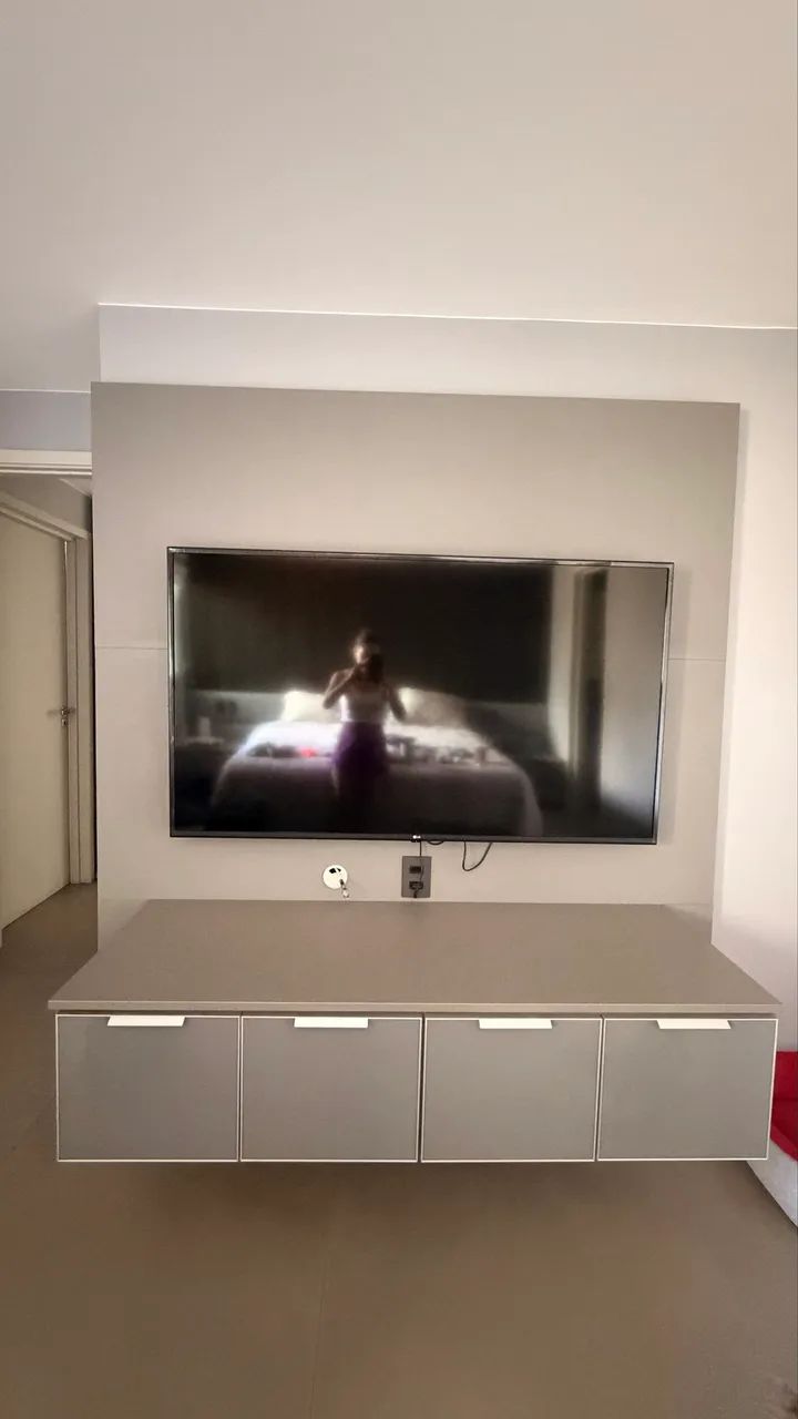Móvel de quarto com painel para TV