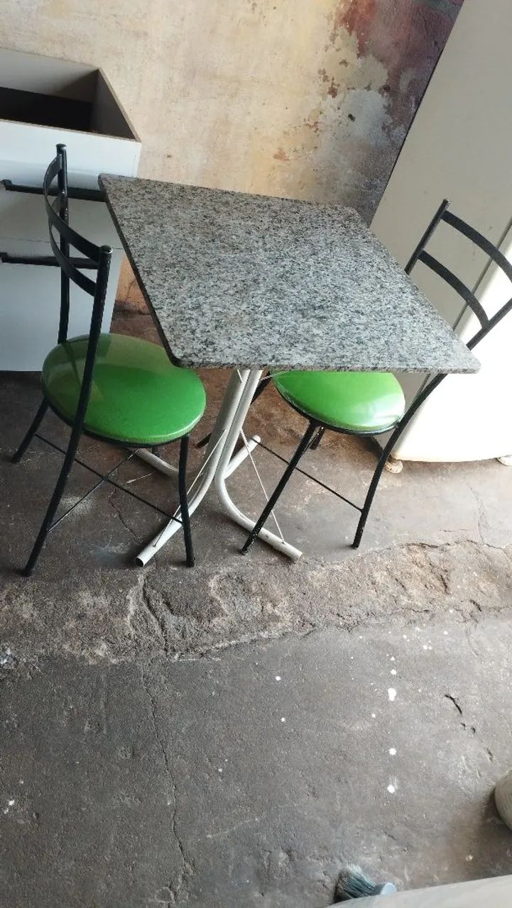 Mesa de mármore com 2 cadeiras  - Foto 5