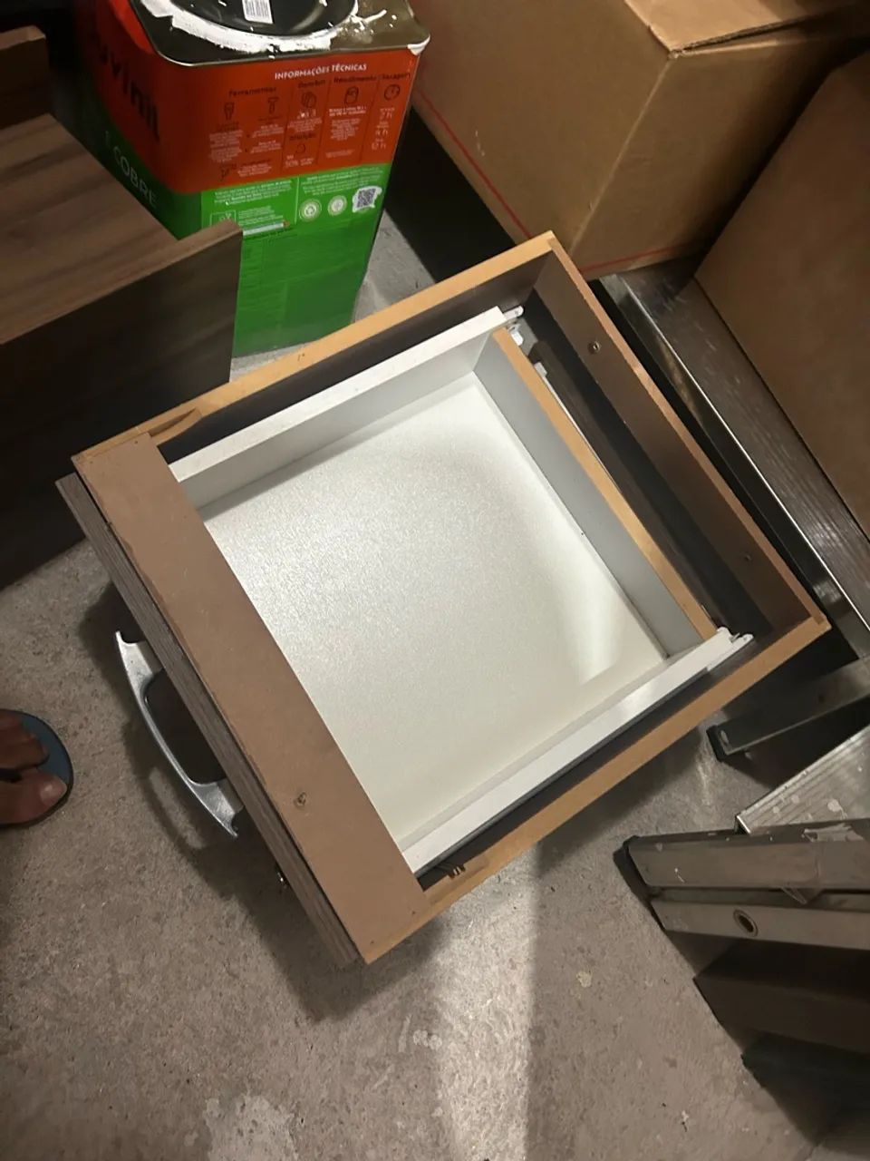 Pedaço de madeiras de uma mesa e gaveteiros - Foto 2