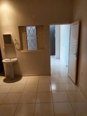 ALUGO KITINETE QUADRA 104 SUL