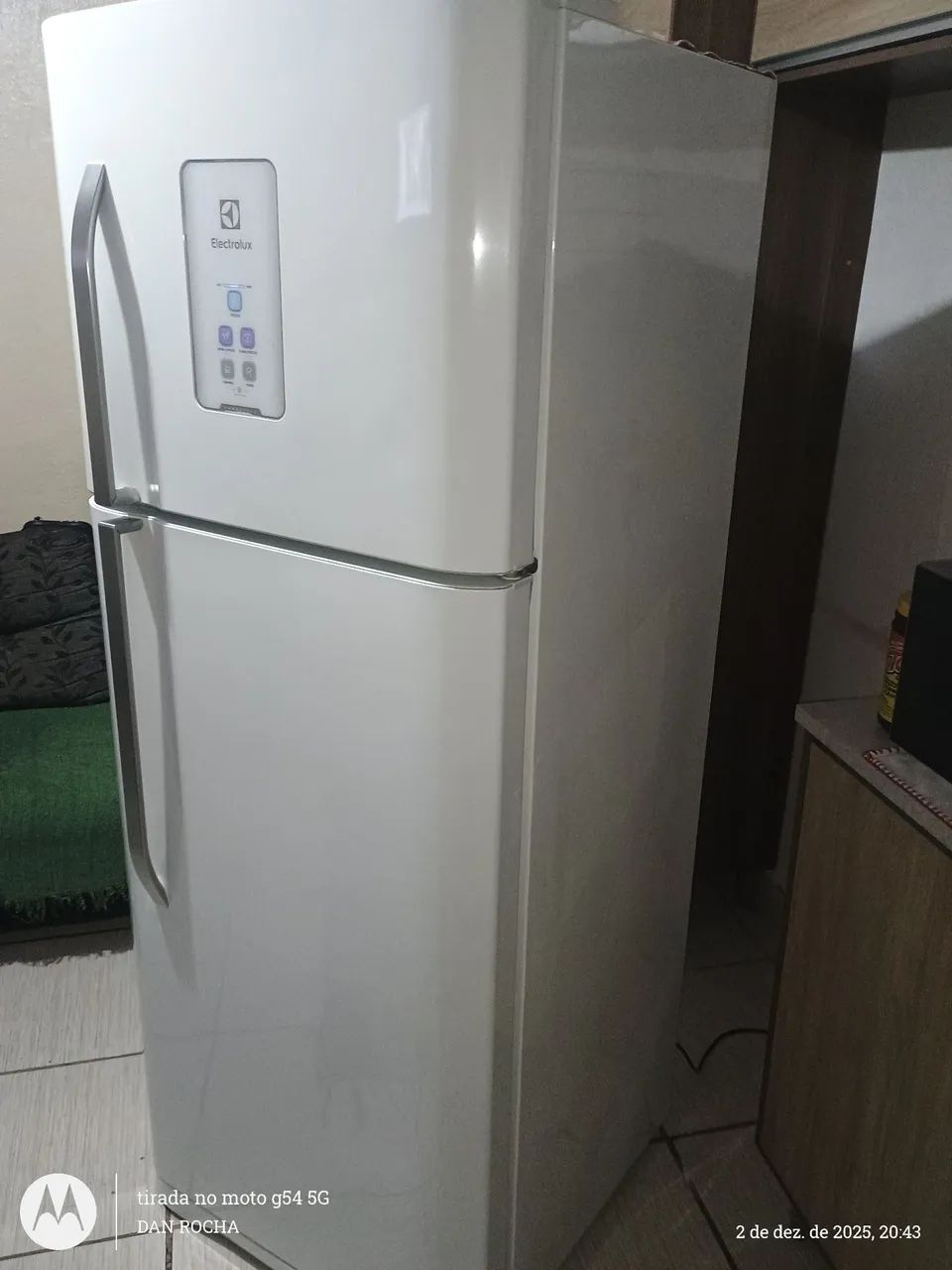 Vendo geladeira duas portas Eletrolux 1.400  chama no ZAP * - Foto 2