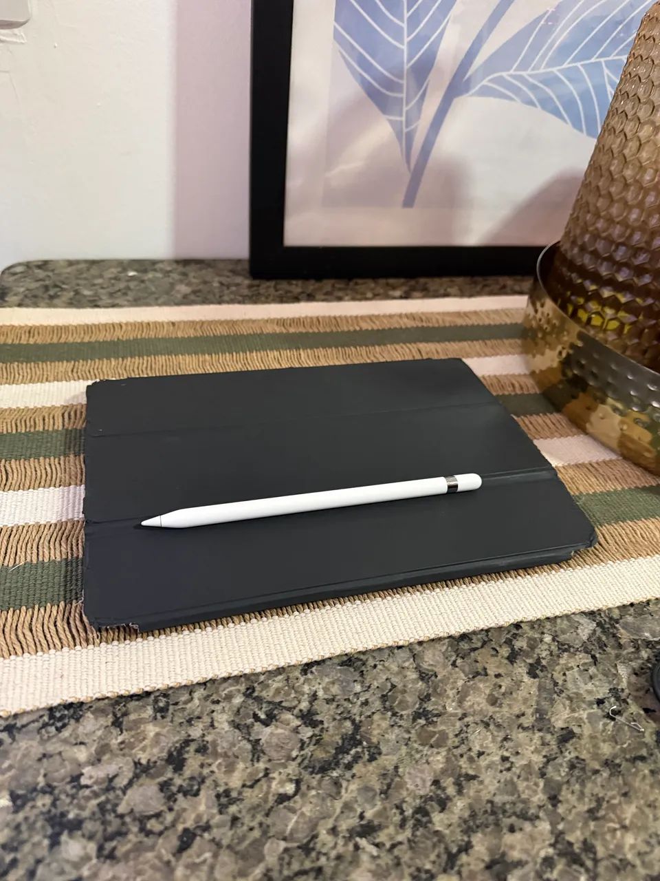 iPad 7 128Gb + Apple Pencil + Teclado Smart keyboard + Case em Couro - Foto 3