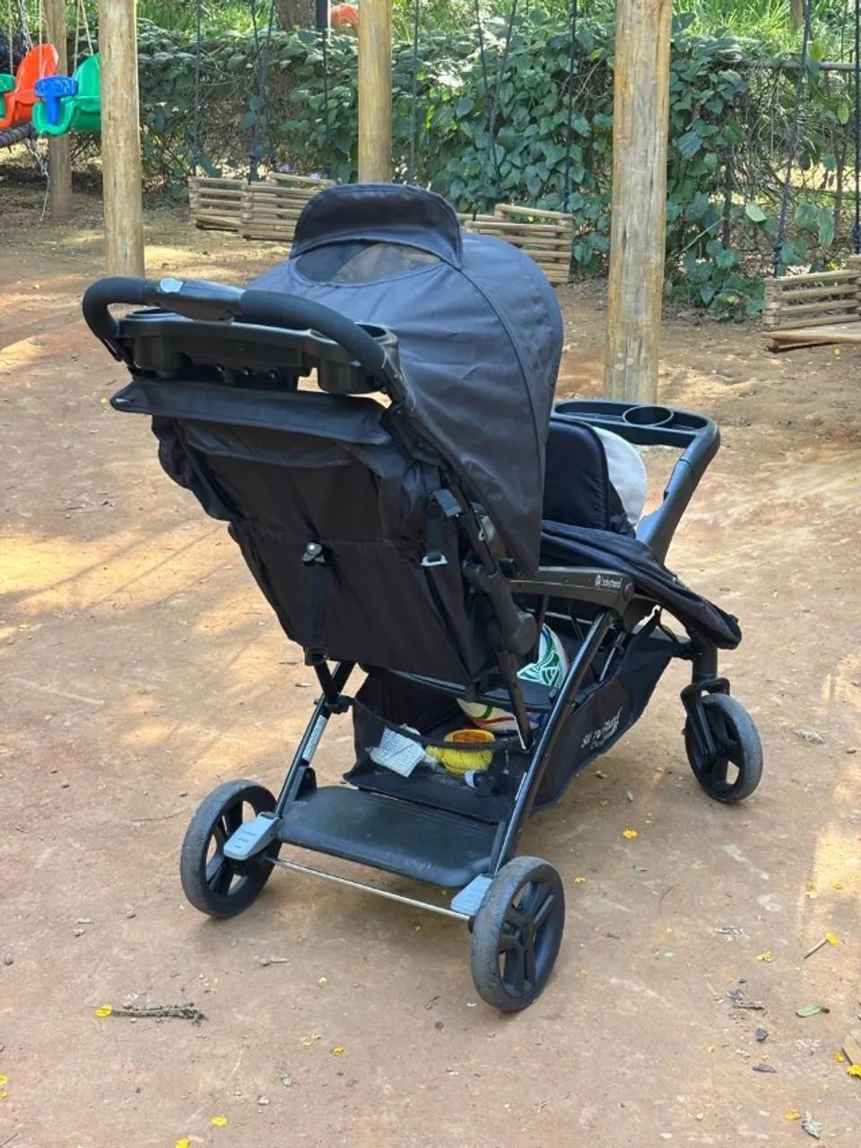 Carrinho duplo de bebê 