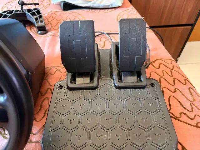 Volante Thrustmaster T128 Force Feedback para PS5 e PC - Foto 4