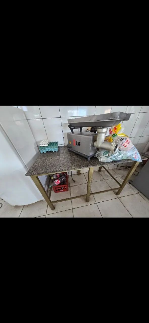 Vendo moedor de carne  para açougue, marca TAF. Preço: 4.000( negociável) em ótimo estado. - Foto 2