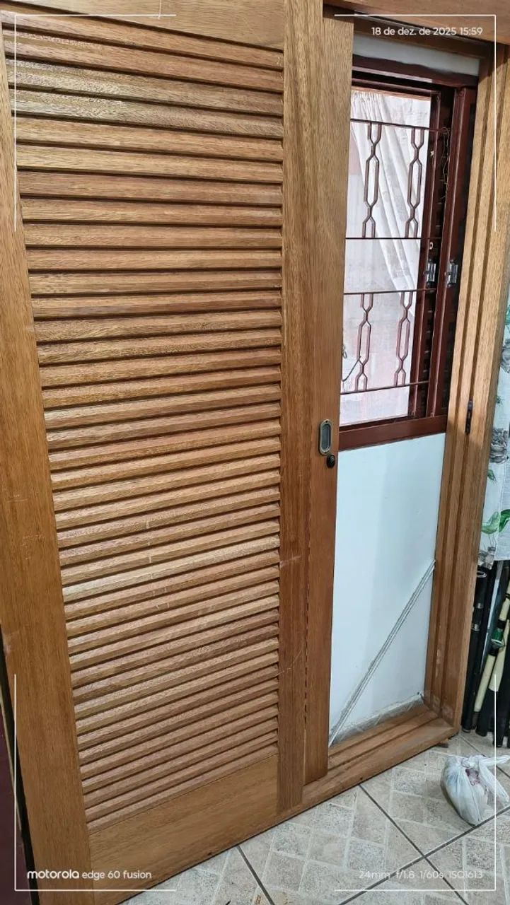 Porta Balcão de Madeira Nova 
