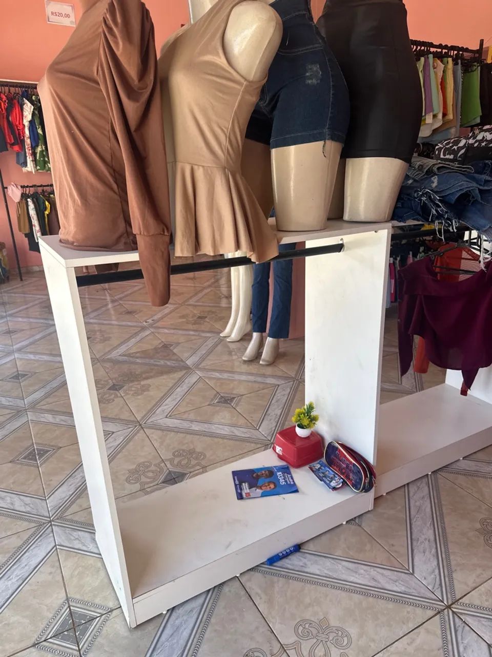 Balcão de loja meio