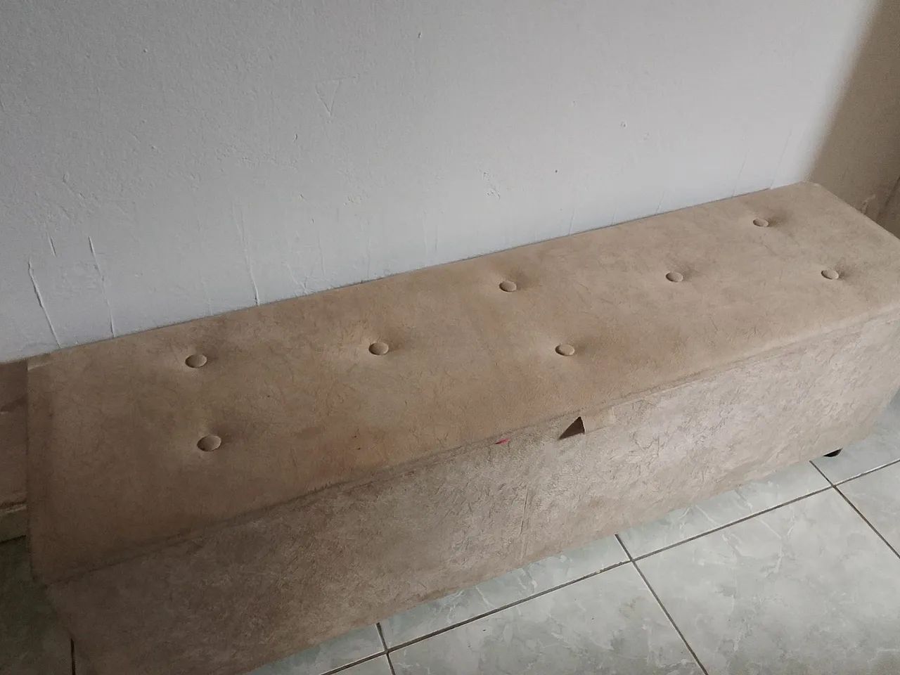 Baú beje para guardar roupas 