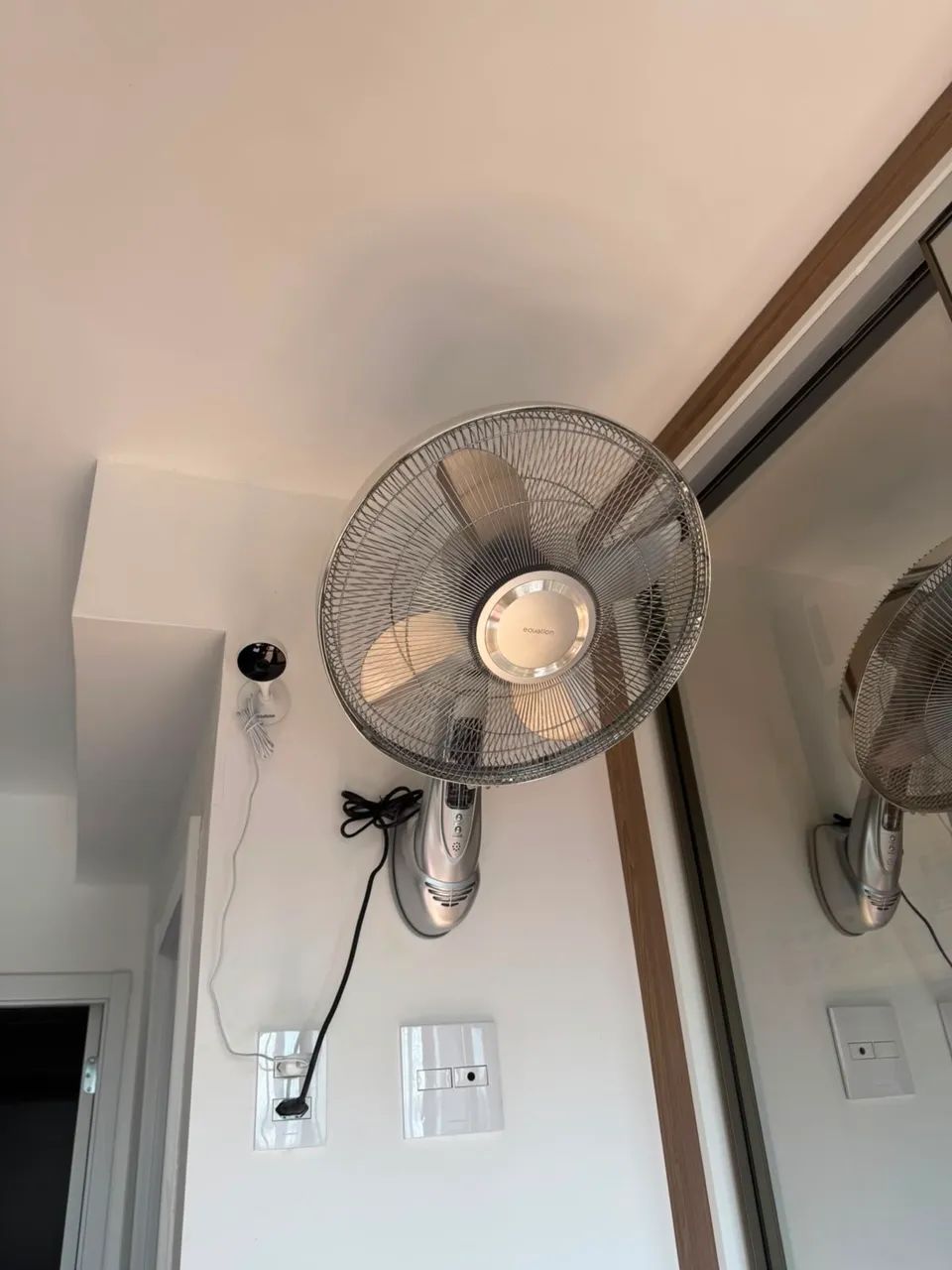 Ventilador de parede com controle 