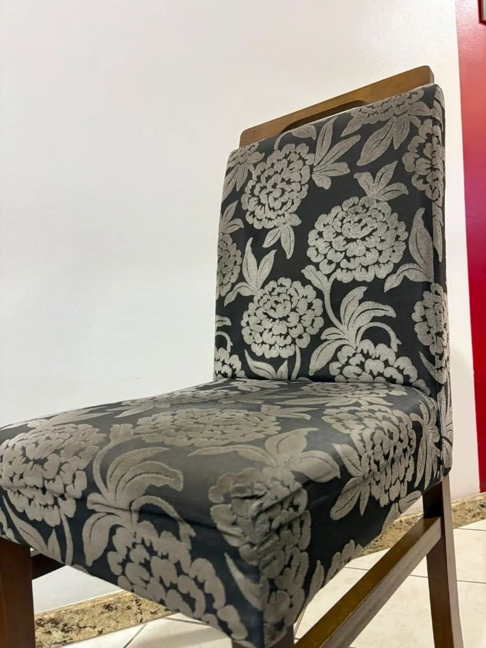 VENDE-SE 4 CADEIRAS