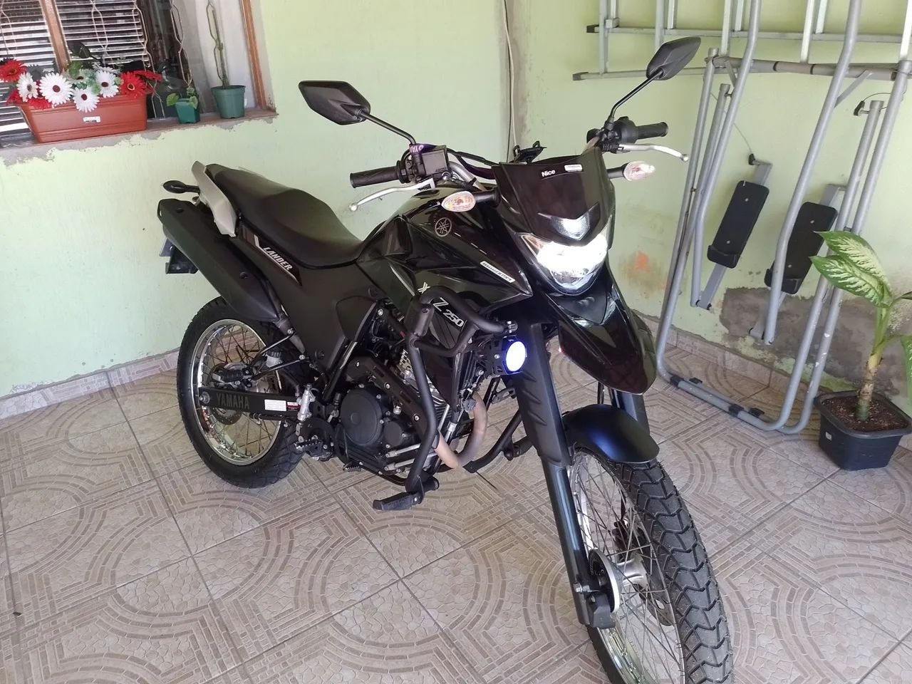 XTZ Lander 250 - Foto 3