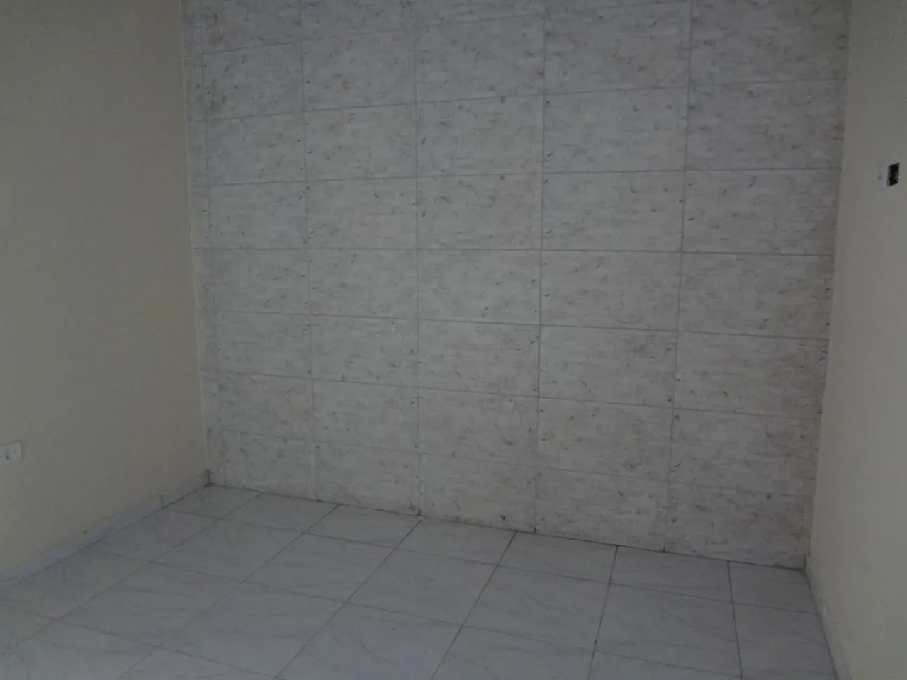 Kitnet com água, luz e internet - Foto 3