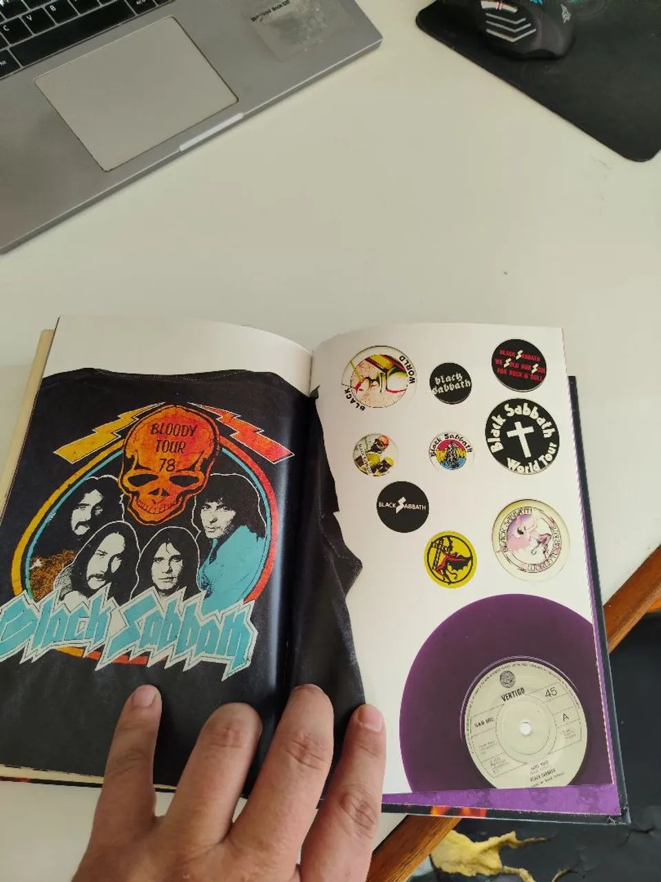 Vendo livro Brack Sabbath - Foto 3