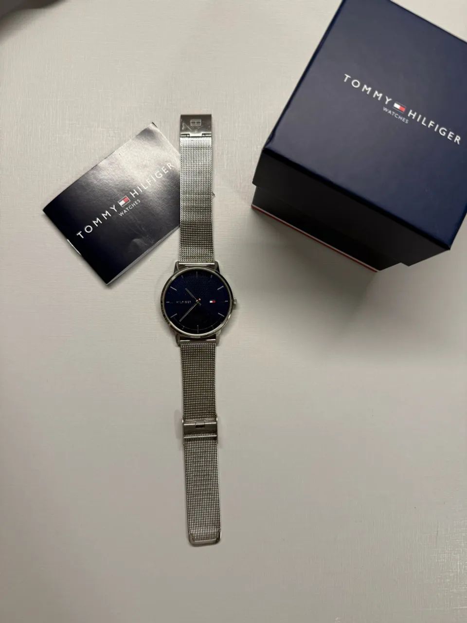 Relógio Tommy prata com azul marinho