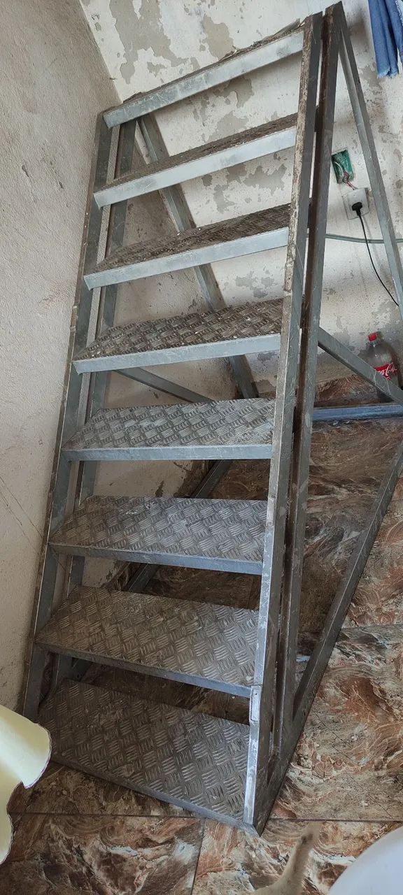 Escada de alumínio 