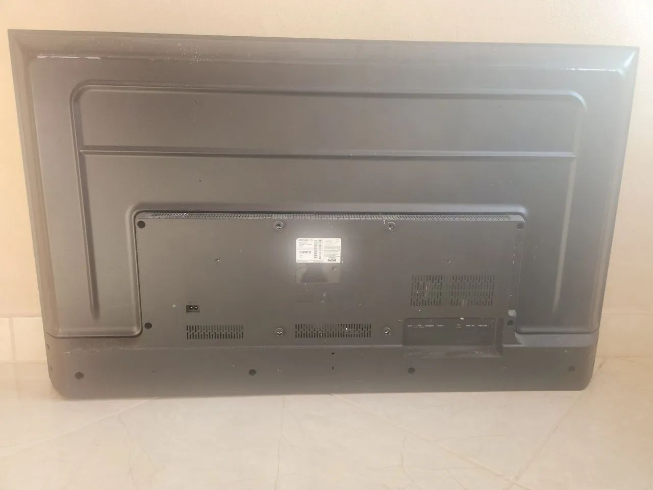 TV com tela quebrada PHILIPS smart 50 polegadas tela infinita com defeito  de tela  - Foto 3