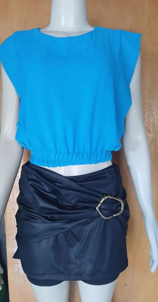 Blusa e short  e saia no couro - Foto 2
