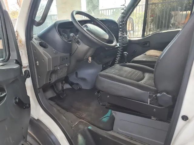 Iveco 70c16 - chassi, reboque no documento - Foto 3