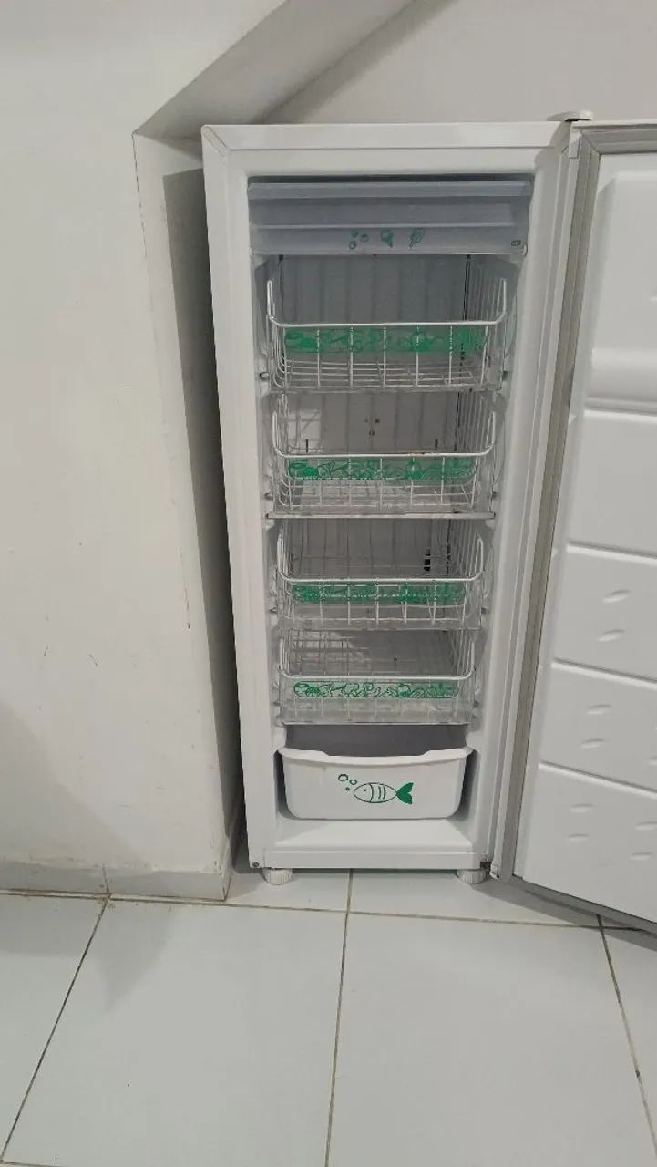 Freezer Vertical Marca Consul 121L // 127 V - Foto 2
