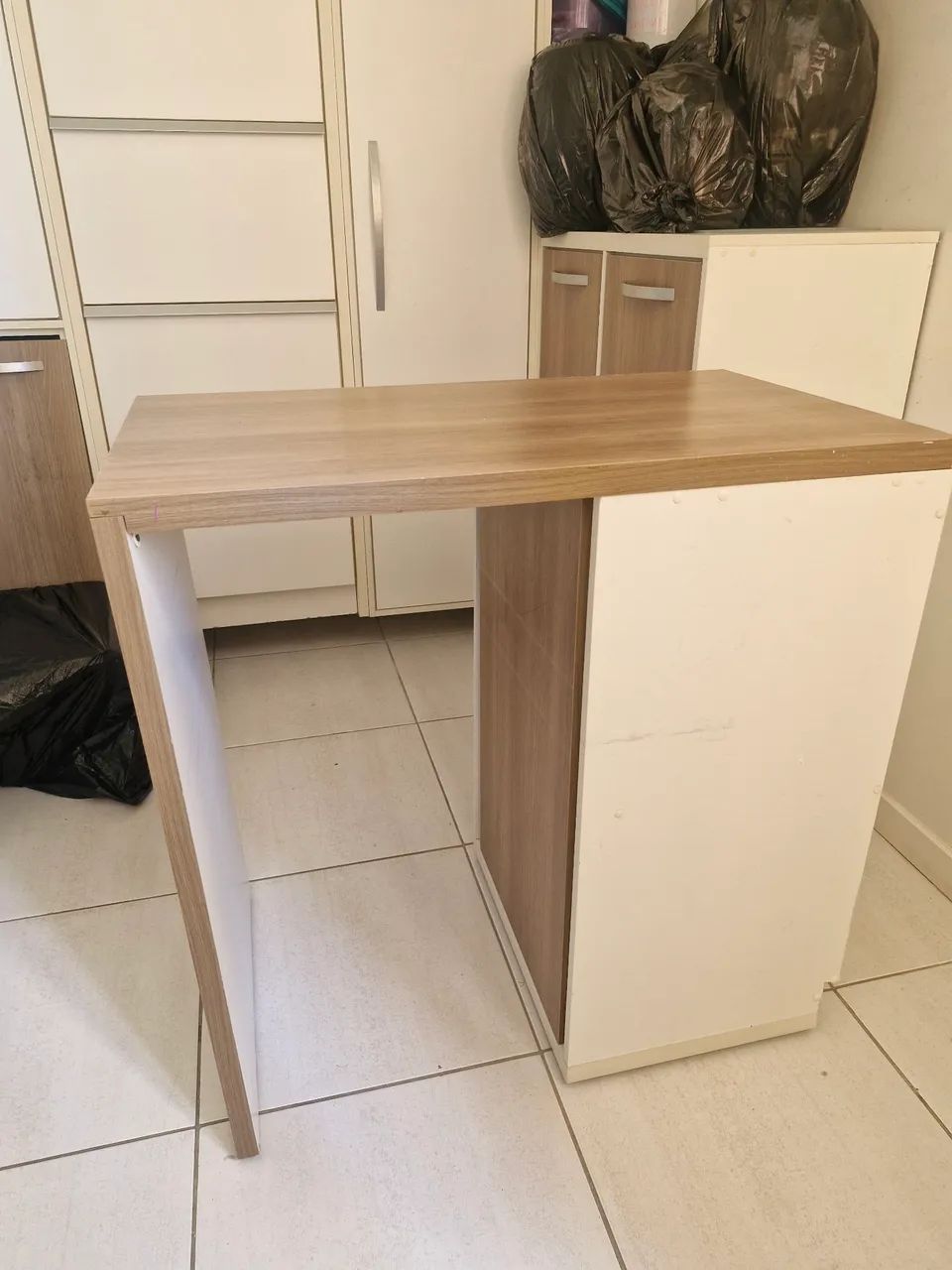 Armário com bancada.