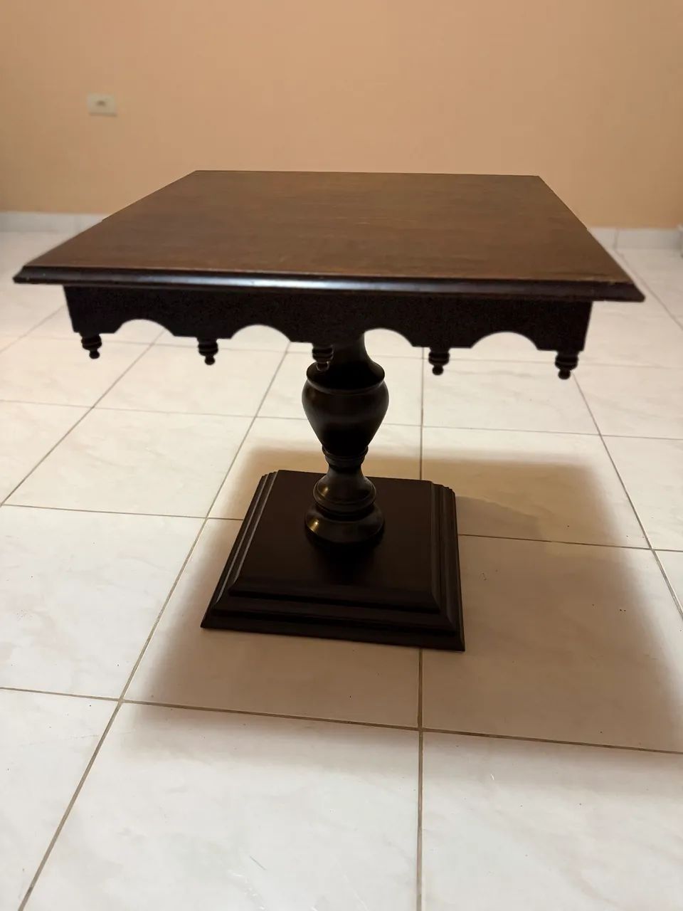 Mesa de canto em madeira maciça - estilo clássico - Foto 3