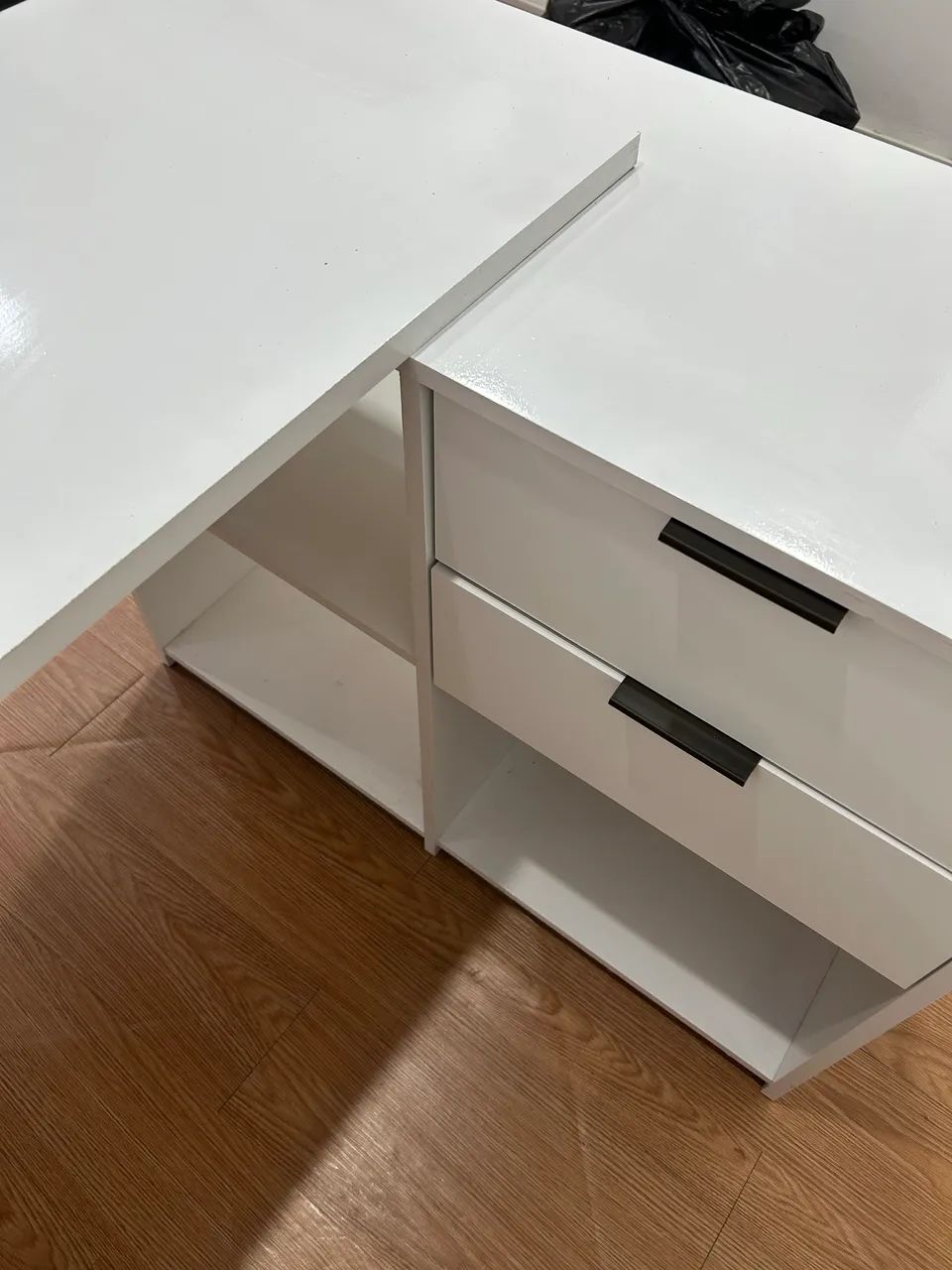 Mesa escritório em L branca com gavetas - Foto 4