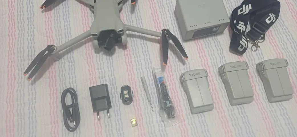 Dji mini 3 com tela e kit Fly More  