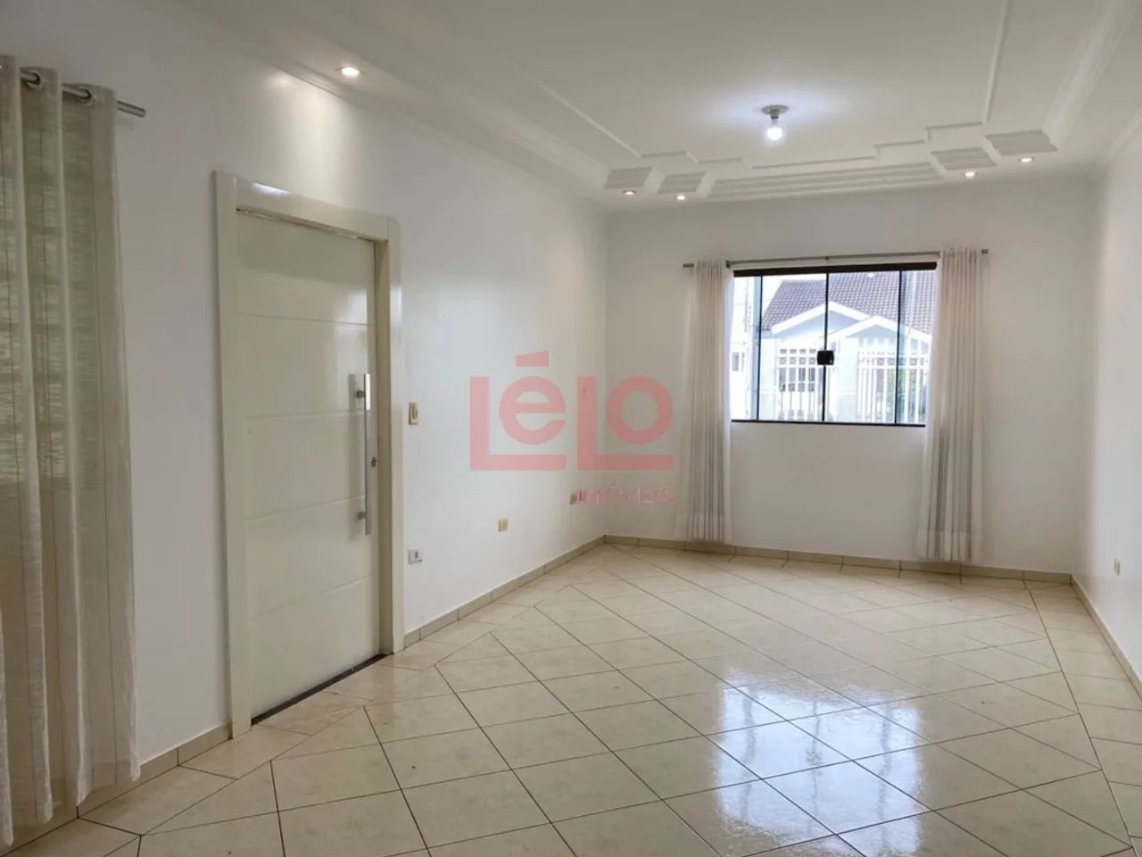 Casa semimobiliada de 3 quartos para alugar no Jardim Paris em Maringá com piscina e suíte - Foto 5