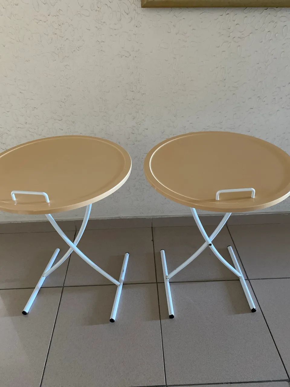 Mesa de apoio (valor das 2, mas vendo separado)