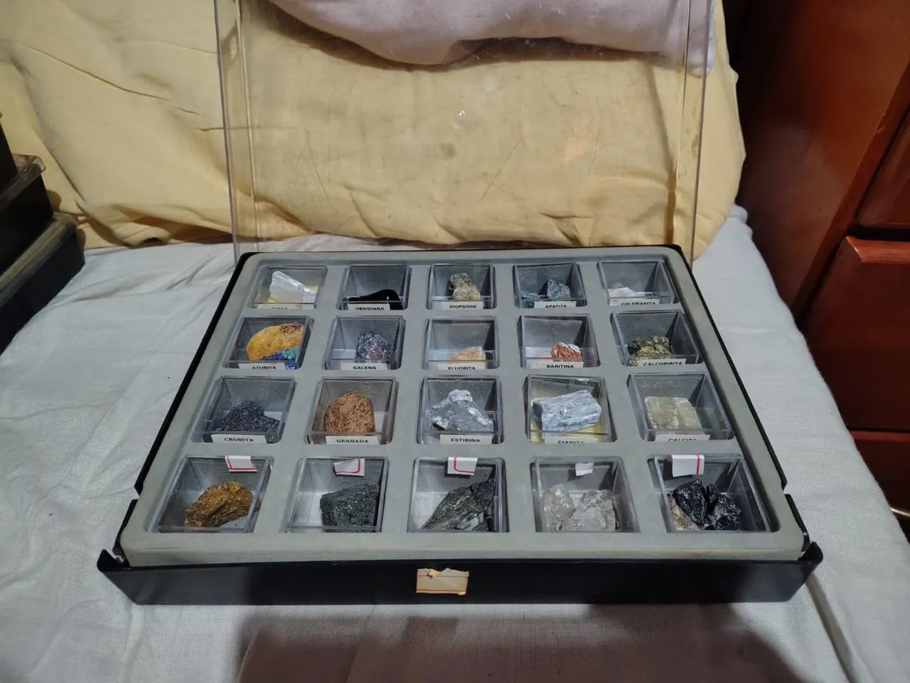 140 Pedras rochas e gemas e catálogo delas  - Foto 3