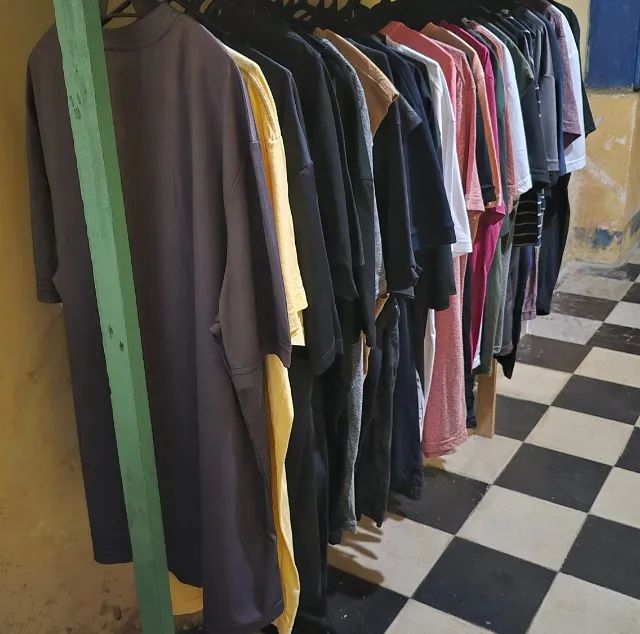  ROUPAS PRA BRECHÓ LOTES COM 155 PEÇAS  - Foto 4