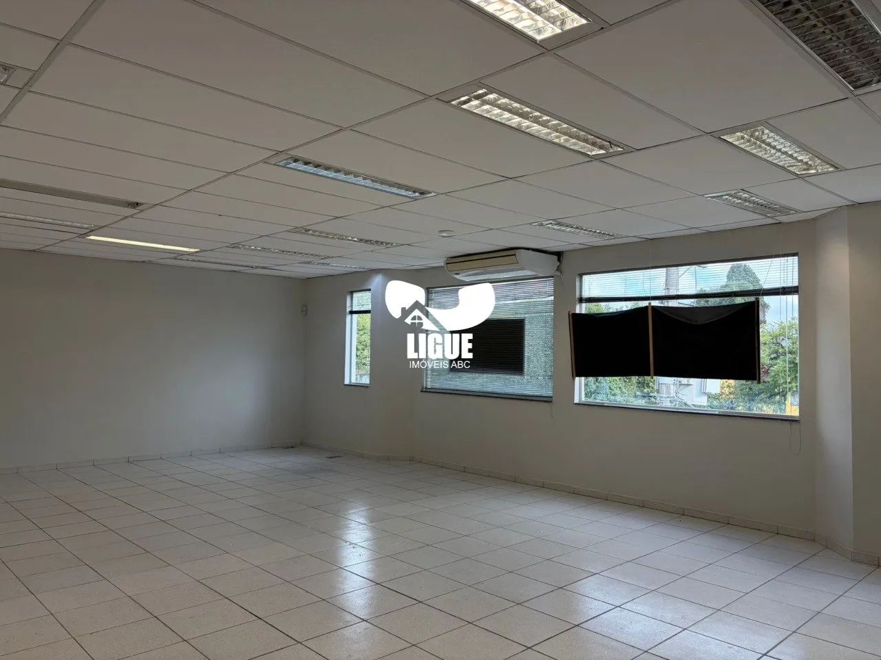 sobreloja comercial Inteiro na Rua das Hortencias