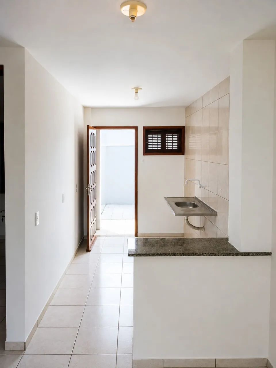 CASA SOLTA COM 3 QUARTOS, PROXIMO AVENIDA GODOFREDO MACIEL. - Foto 4