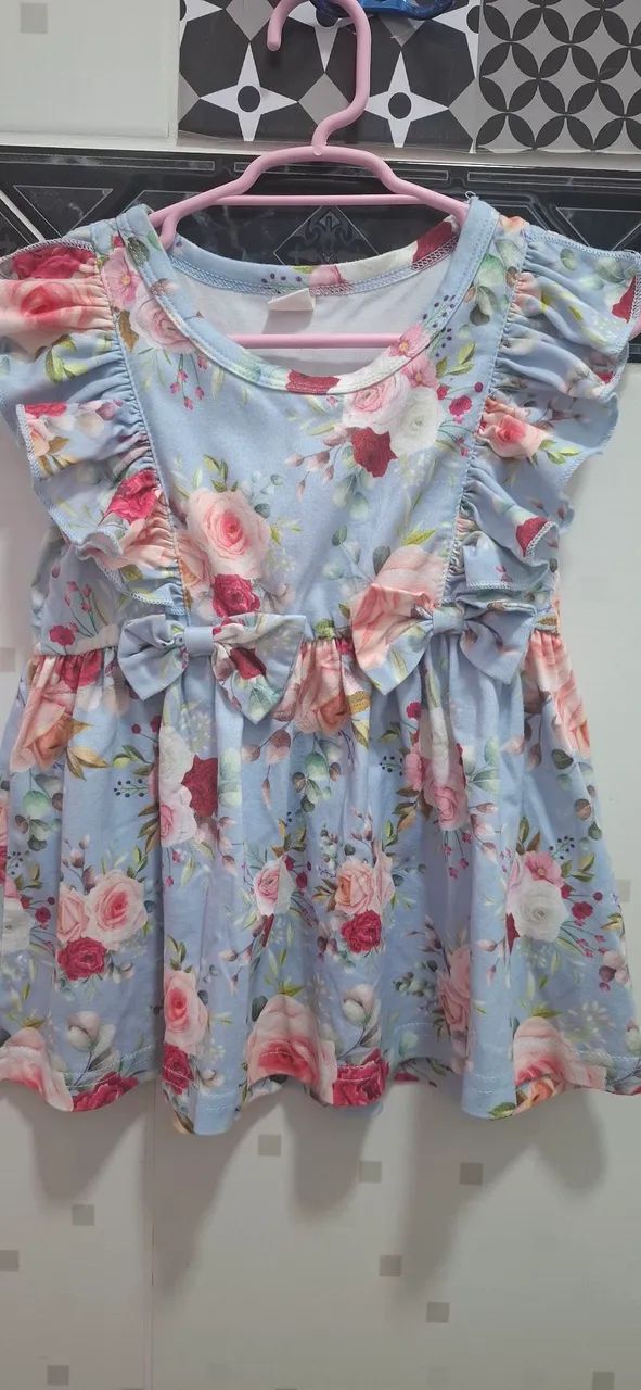 6 vestidos semi novos para bebê de 6 a 1 ano - Foto 2
