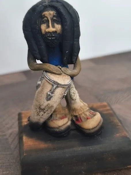 Escultura Bob Marley - 10 cm  - Foto 2