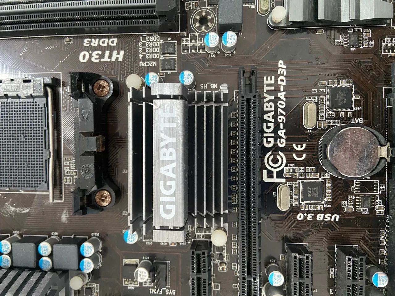 Placa Mãe Gigabyte AM3+ COM DEFEITO - Foto 2