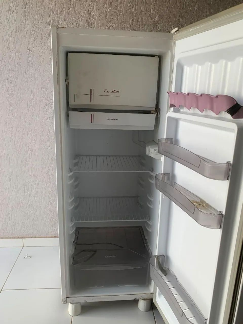 Geladeira Esmaltec - Foto 2