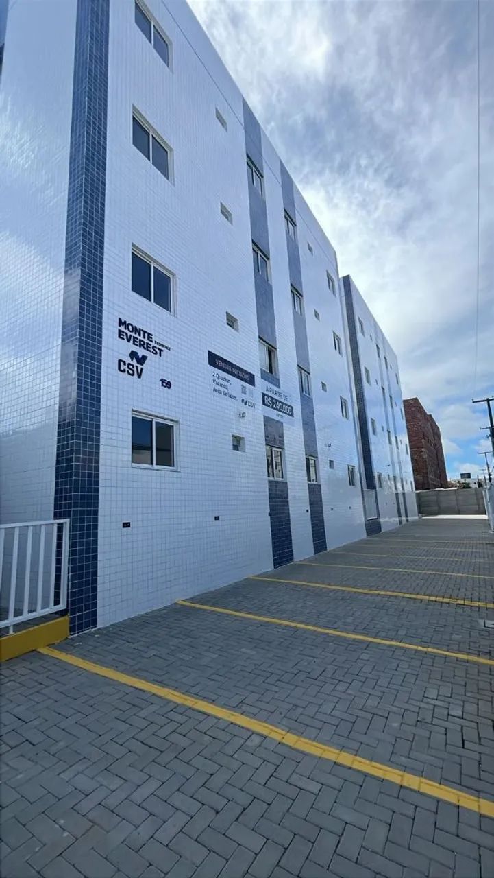 Apartamento térreo com 2 quartos e área privativa no Geisel