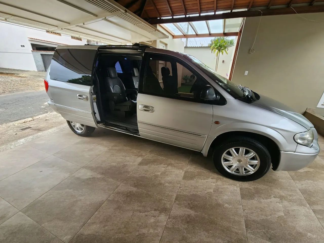 TRANSPORTE EXECUTIVO PREMIUM COM CONFORTO E EXCLUSIVIDADE - Foto 3