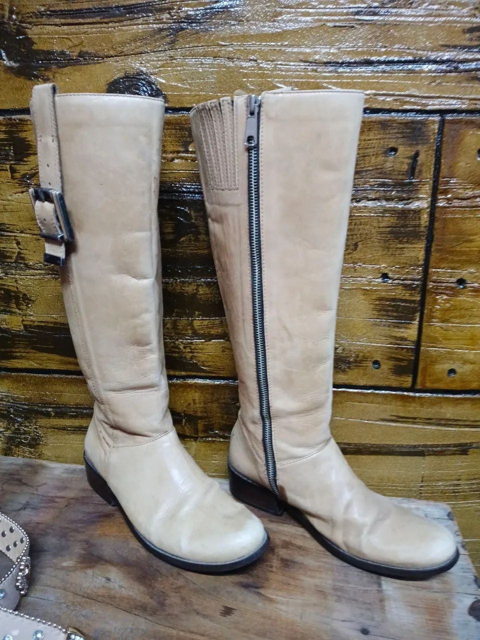 Bota couro n35 e cinto brilhante.  - Foto 3