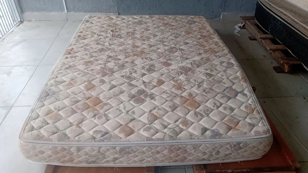 Colchão de casal de espuma usado 