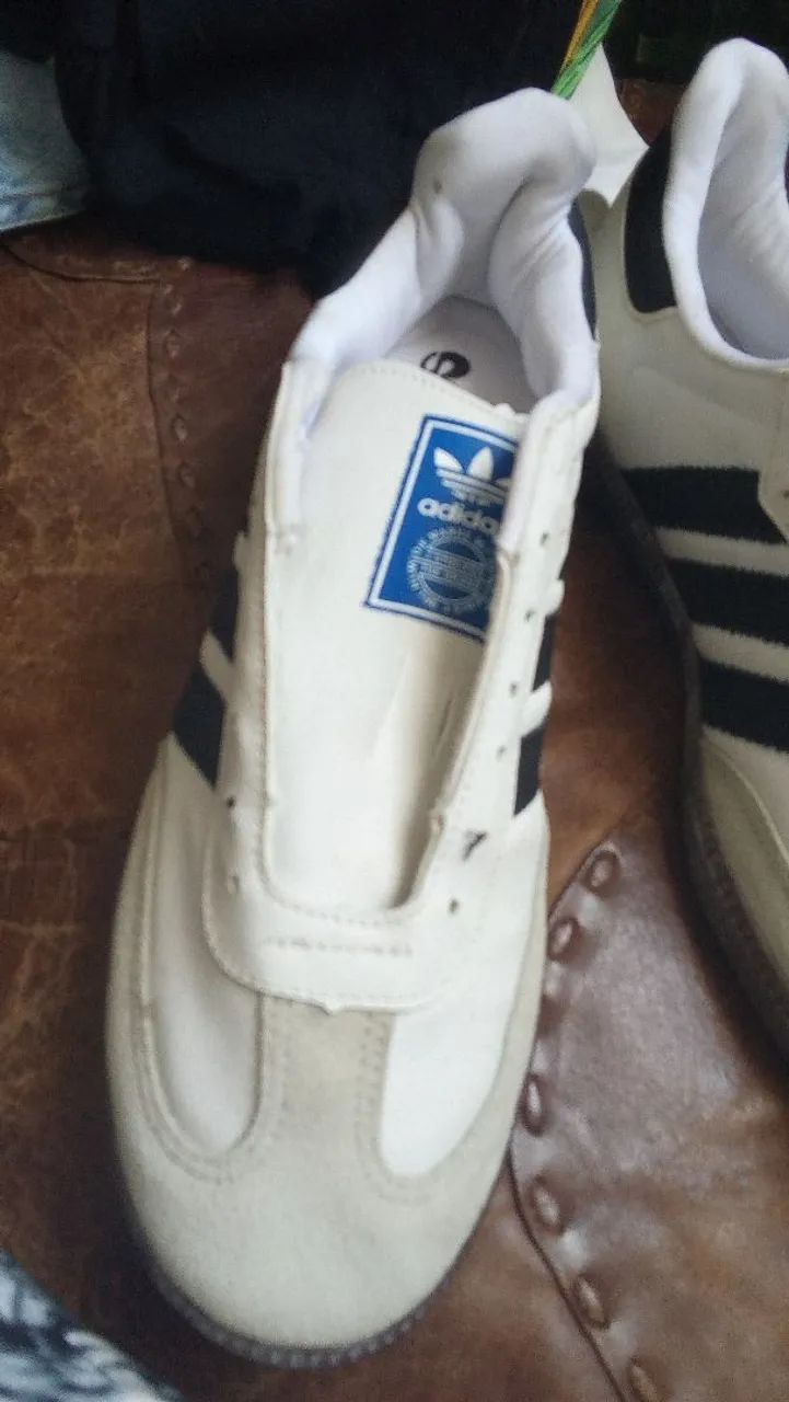 Tênis Adidas de Camurça 