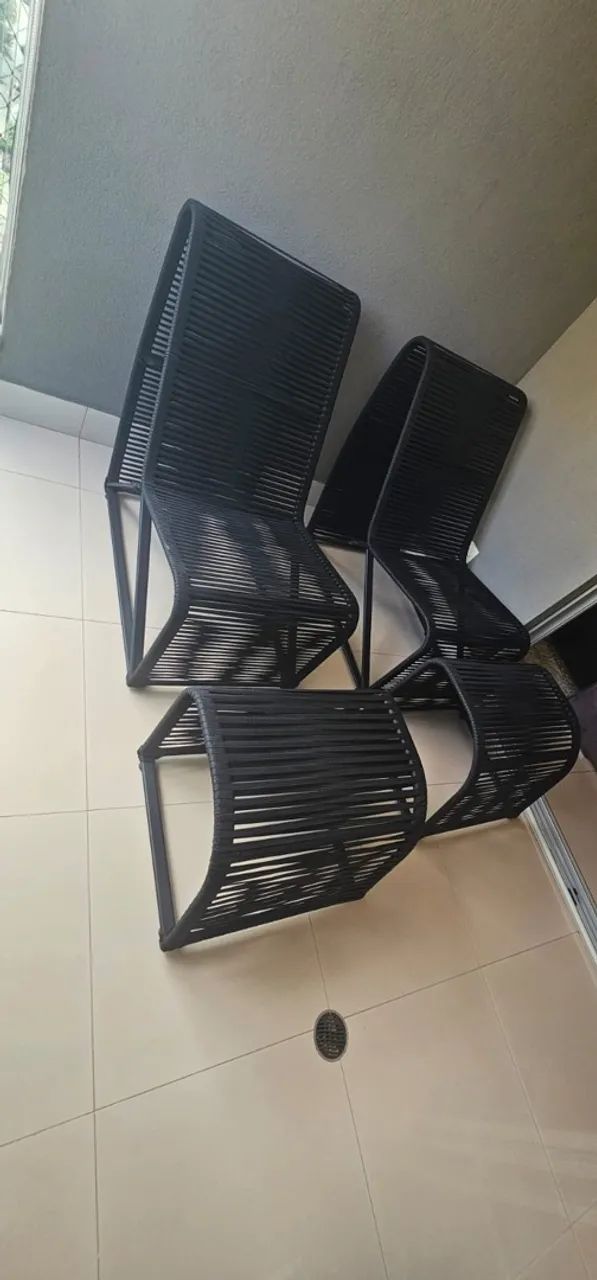 2 poltrona espreguiçadeira com puf + mesinha  preta - Foto 2