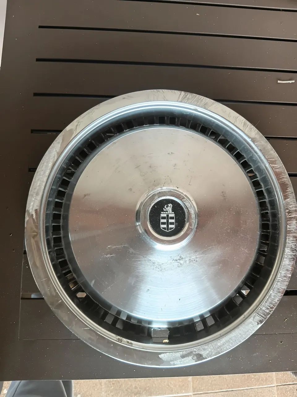 Calota dodge polara usada com marcas 