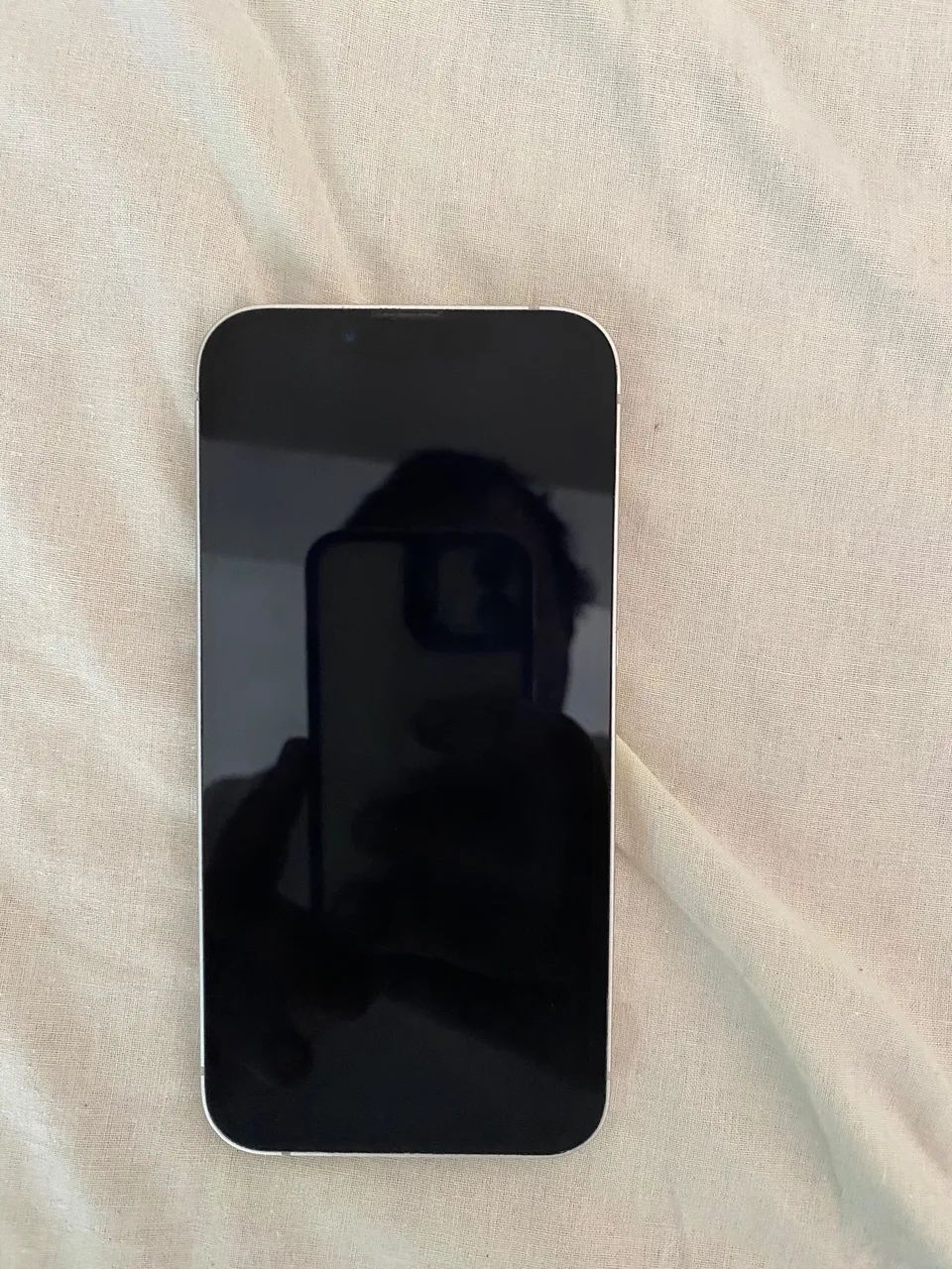 iPhone 13, 84% de bateria com caixa 