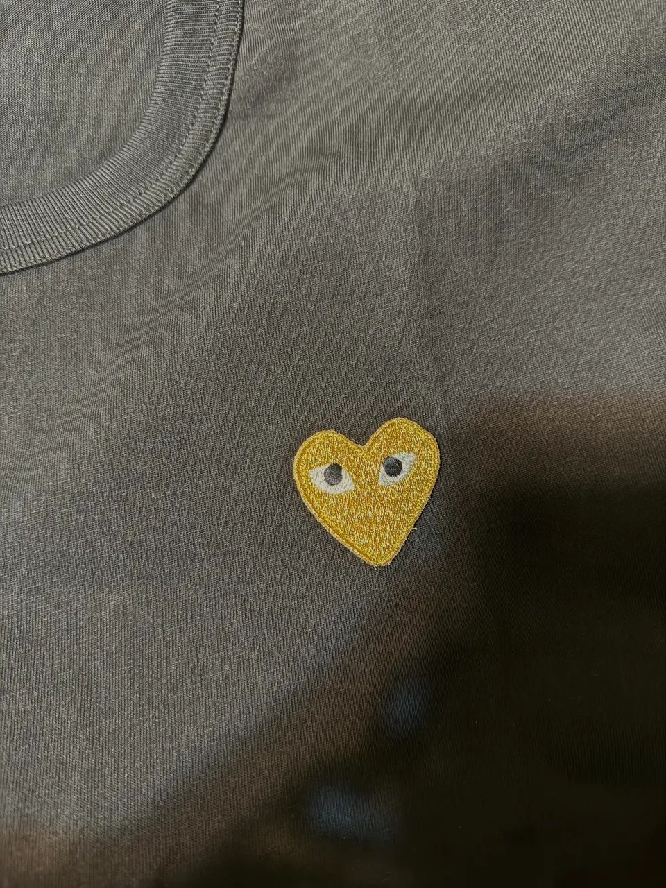 Camiseta Comme Des Garçons play - Foto 2
